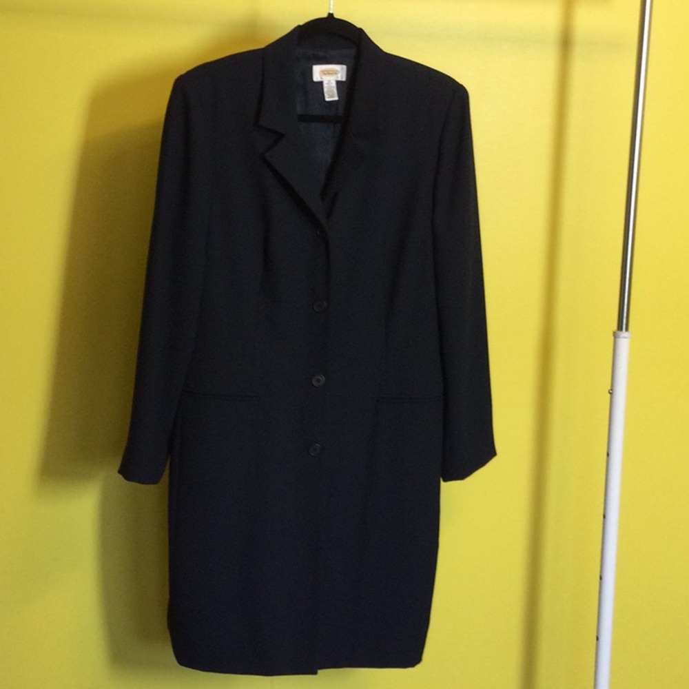 Vintage Talbots 10P navy long blazer. Fully lined. Excellent used condition.